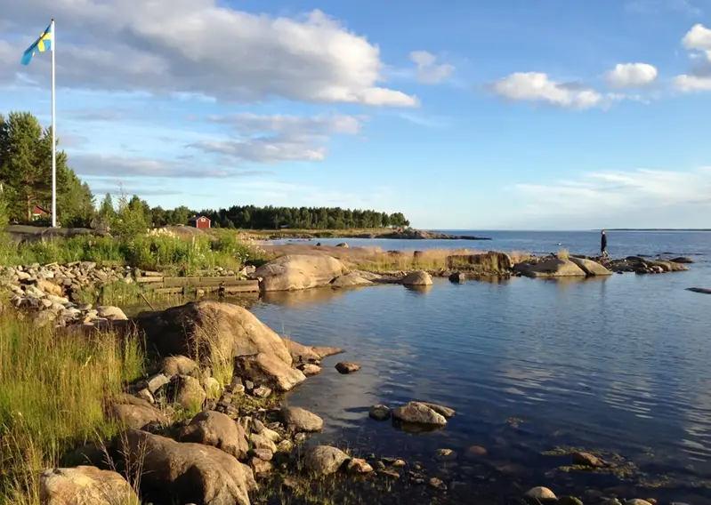 Ett hus intill havet.