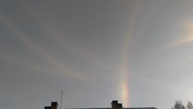 fler halokomponenter till vänster om solen