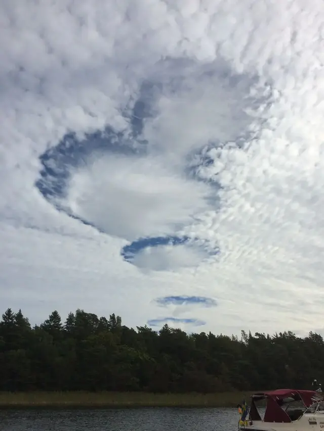 Bilden visar hål i molntäcket.