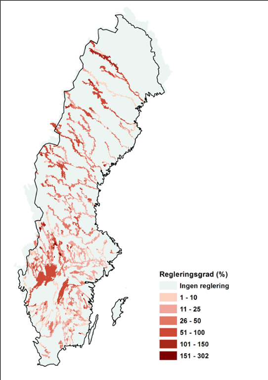 karta över Sverige som visar andelen av den totala årsvattenföringen som kan lagras i alla uppströms magasin/sjöar.